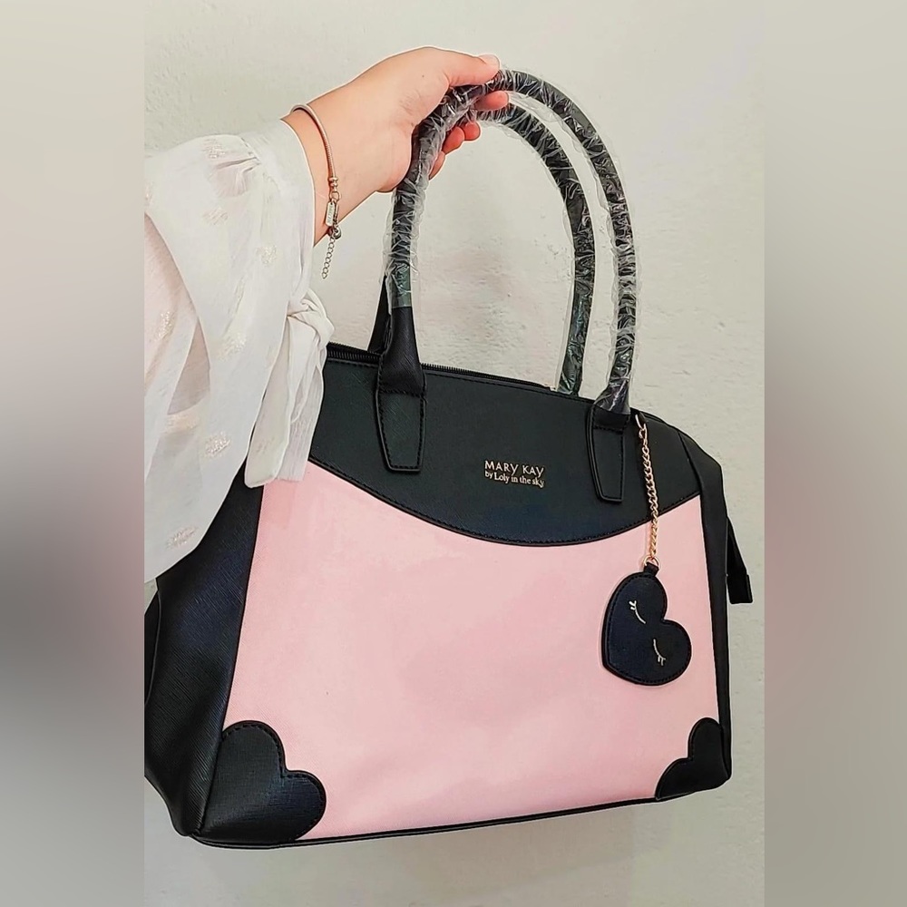 NWT MaryKay large pink and black tote Mexican available  now